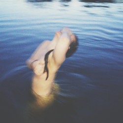 naturalswimmingspirit:  #sonaked #lake #ekshibicjonizm