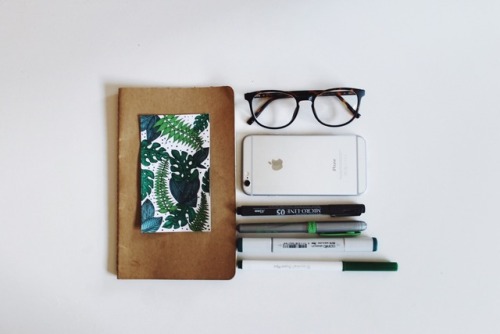 trinitystudies:in love with the colour green and my new glasses