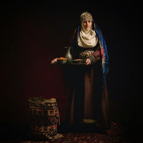lilium-bosniacum:mycaucasusblog: Женщины в национальных дагестанских костюмах. Фото: Пазил Алилов.  