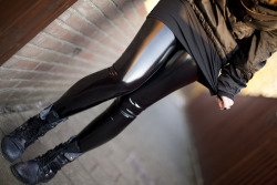 shinyleggingsfetish.tumblr.com post 113015287342