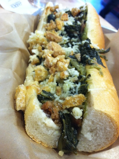 Hoagie fan Dan is at it again. This is a custom concoction from Jake’s Sandwich Board. Here’s what’s in that unseeded roll:
• garlic spread
• pork gravy
• avacado spread
• broccoli rabe
• sharp prov
• crackling
cracklin!