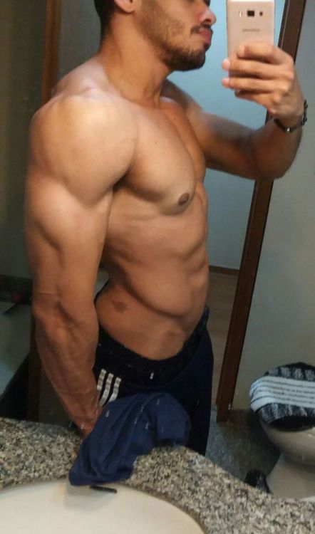 kingmoves2:  brazilmen:  brazilian escort Otaviobrazilmenblog.blogspot.com.brtwitter.com/brazilmentumblr  Dayuuuum! @flashmanwade this how yo dick suppose to look👐😆