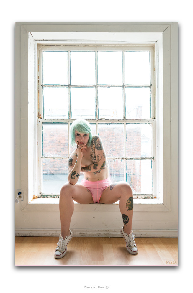 gerardpas:  Pink… Pink is good - Green… Green is good.Alannah Gibson - archiekamikaze