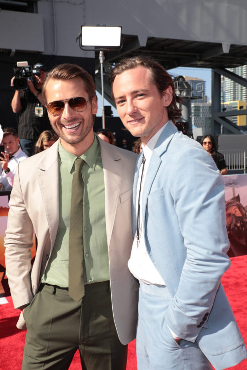 unicornships: when Glen Powell gets photobombed and a smooch on his cheeks from fellow co-star Lewis