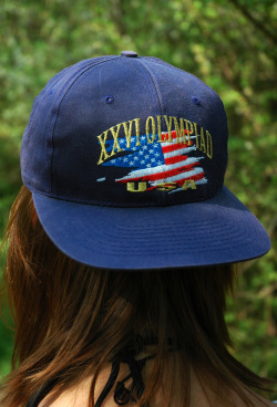 grubby-mits:  http://www.grubbymits.co.uk/product/vintage-atlanta-1996-team-usa-snapback