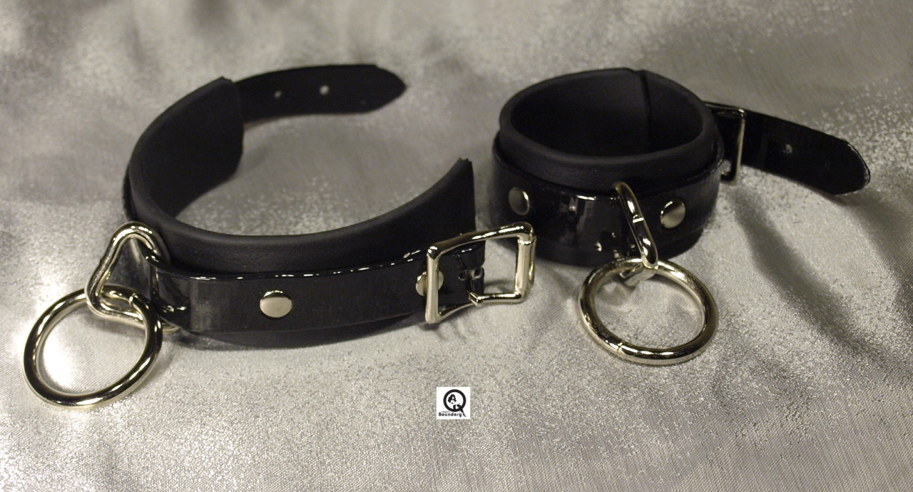 cookiethepup:  vegankinkgear:  [x]  that gag though 