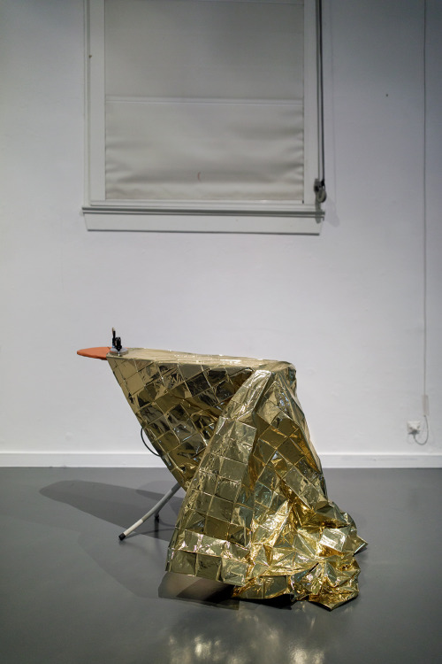 Things Will Change (TENT Rotterdam, 6.12.2019 - 5.1.2020) was a group show with works by artists studying at the Willem de Kooning Academy in Rotterdam and the Royal Academy of Art in The Hague. During a two month-long programme the group discussed...