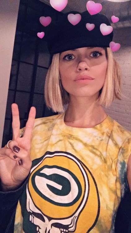 packmanfiftytwo: Love SI Swimsuit model Hailey Clauson’s Packer pride! Go Pack Go! SI model Hailey C
