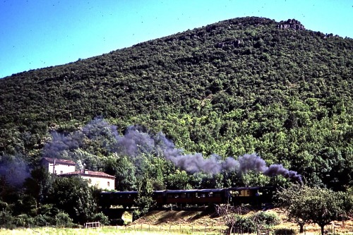 Train a vapeur des Cevennes passing la Borie de Bel Aire, Saint Jean-du- Gard, Cevennes, France, 198
