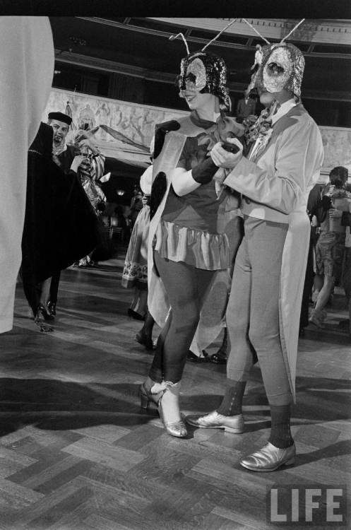 Art school ball(Wallace Kirkland. 1954)