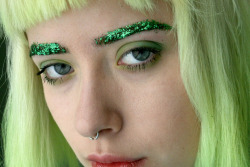 punk-puke:  glitter brows tutorial up on