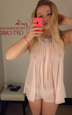 celebritiesuncensored:  Dove Cameron Leaked Photo