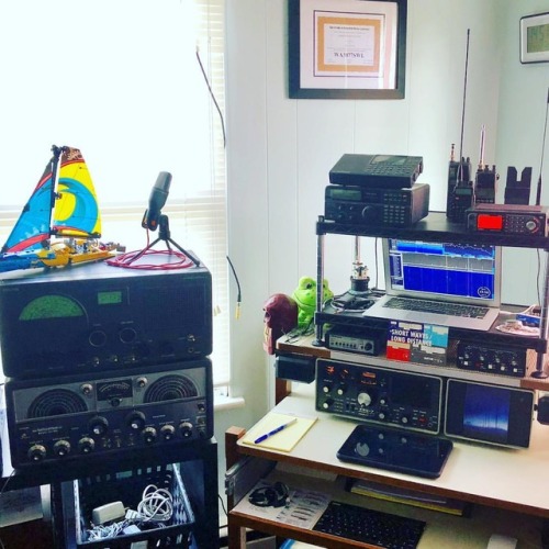 Gonna need a bigger desk soon #shortwave #shortwaveradio #hallicrafters #radio #vintage