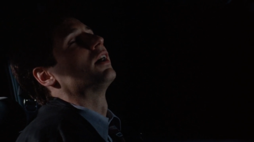 Fox Mulder in The X-Files ep 1.21 Tooms