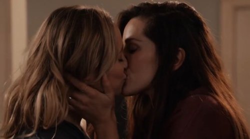 Their kisses this episode just hit different.