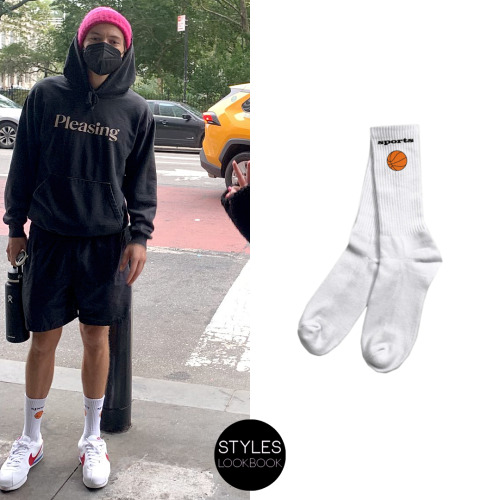 Out in NYC, Harry was pictured wearing Sports Verified basketball socks. Photo by bestyearstyles. Sp