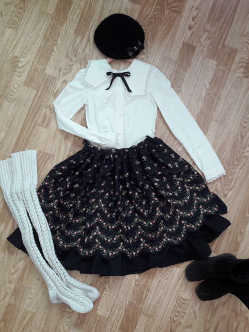 Floordinate with my just finished skirt.