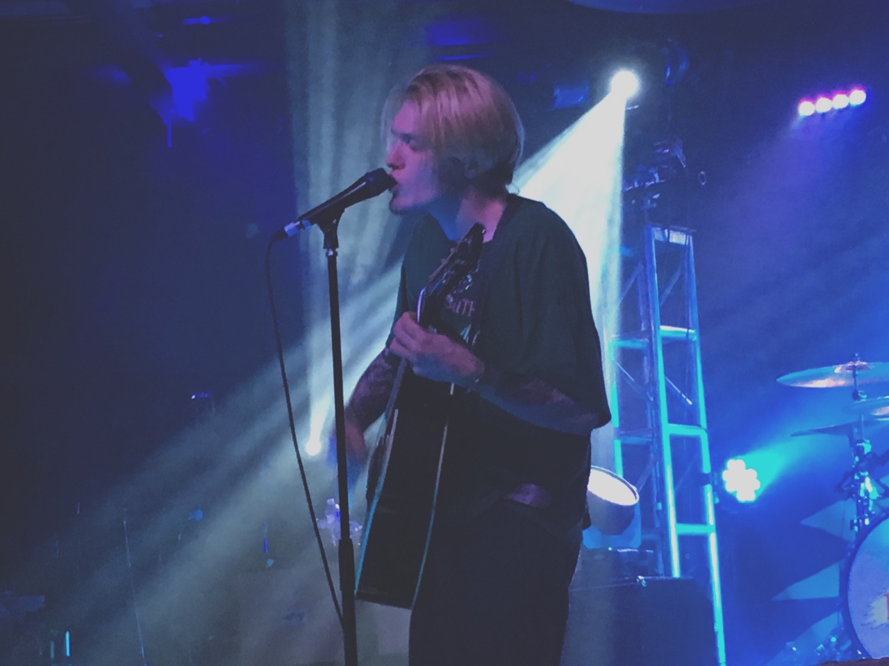 xsinkingmoonsx:   Neck deep and knuckle puck tonight @ ace of spades(-: 