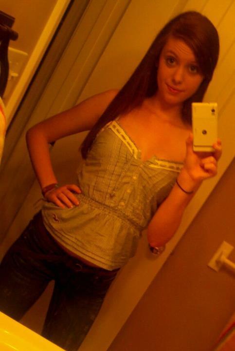 webslutmaker:Let’s all thank Kelly Hutchins for submitting her nudes for you to