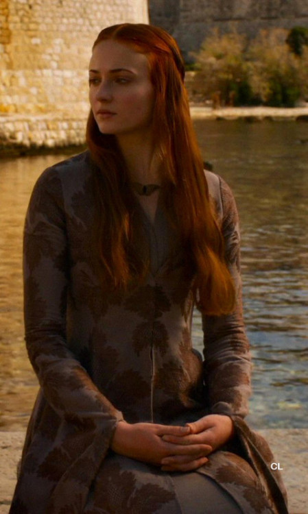 costumeloverz71: Sansa Stark (Sophie Turner) Purple leaf cloak.. Game Of Thrones (2011-2018).. Costu