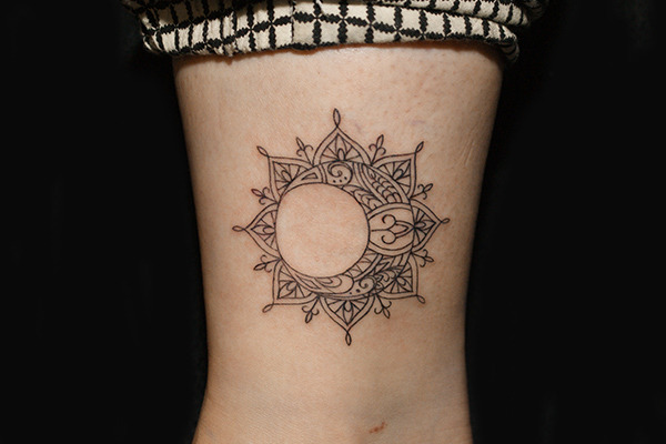 Tifana Tattoo 太陽と月をモチーフにデザインしたガールズタトゥー作品画像でず Sun And Moon