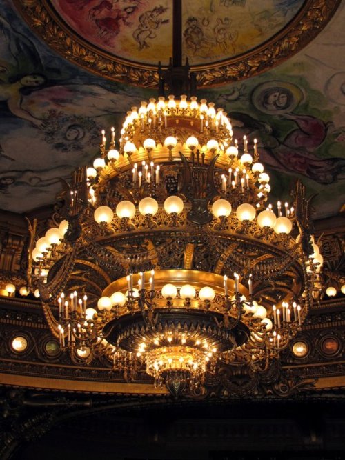 dansmoncoeur:Palais Garnier chandelier, Paris.