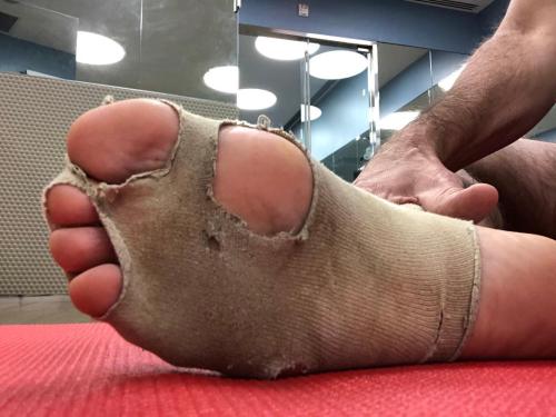 mymyfeetstink:today’s rank smelly socks  size 11 wide ripe smelly man feet  in NYC l