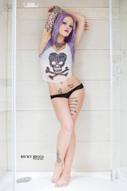 tattooedladiesmetal:  Lacey Luxe