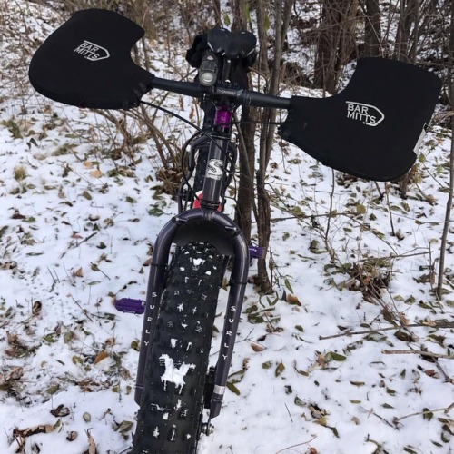 ridewithfroth: It’s only cold out if you’re not prepared! #ilovewinter #winterrules #fatbikes #tonka
