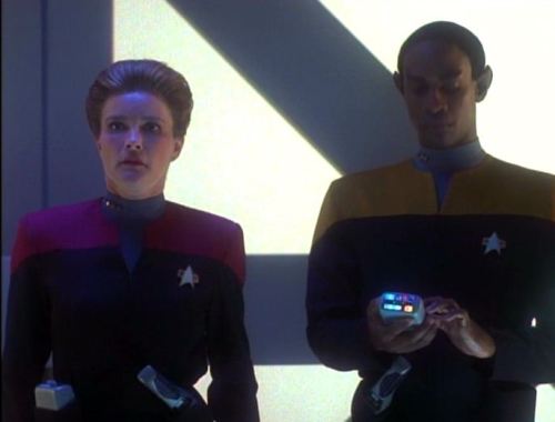 queen-of-the-spider-people:Kathryn Janeway and Tuvok are totally best space friends.