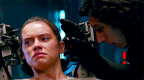 talesfromthecrypts: Adam Driver and Daisy Ridley in Star Wars: The Force Awakens