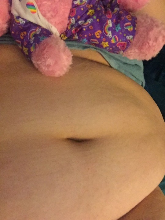 Porn Pics cute-fattie: look deep into my belly button
