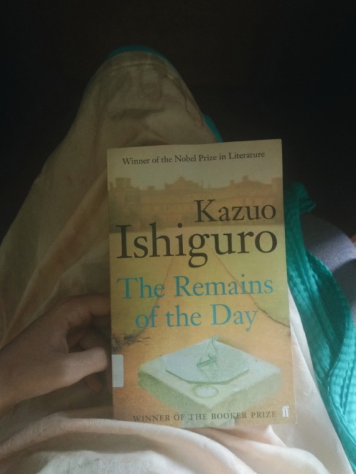 deadpoetsmusings:Currently reading.
