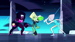 deerna:  mikkynga:  croquembouche14:  Rational fear.  Friendly reminder that Garnet squeezed peridot to death.   N E W F O U N D    T R U S T    A M O N G    F R I E N D S   &gt; .&lt;