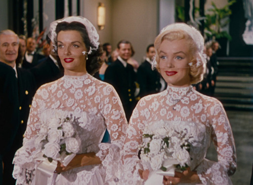 heirloombabydoll:Gentlemen Prefer Blondes (1953), dir. Howard HawksThis last shot of Dorothy and Lor