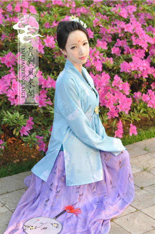 hanfugallery:Traditional Chinese clothes, hanfu by 月到风来阁.  