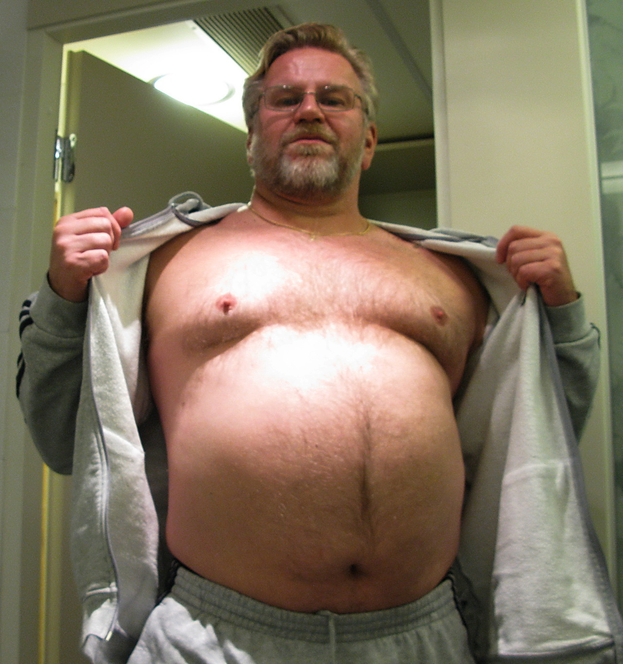 hairy-muc-bear:2021.01.28.Thursday&rsquo;s BILFS in Open Shirts Next Door Bulls