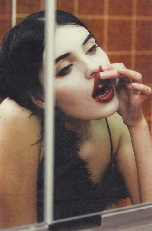 leforetenchante:  ‘Demonica’  A Bloody Beauty Story photographed by Jan Philipzen. Styled by Fabian Leinweber. Model Garance @ GIRL mgmt.Link x