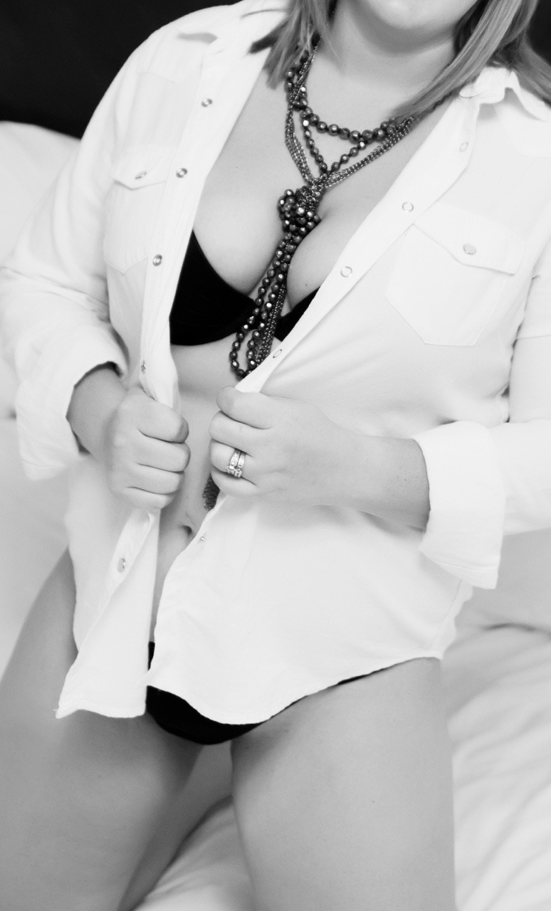 meandmydds:  I love boudoir photo sessions