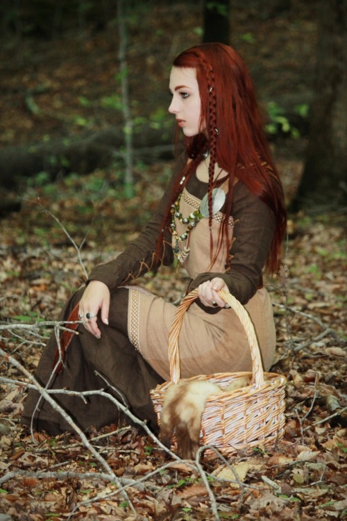 elvenrealm:From the viking shoot with elfofthewoodlandrealm and earthenspirit Instagram: Lotheriel