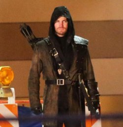 daily-superheroes:  First look at new arrow costumehttp://daily-superheroes.tumblr.com/