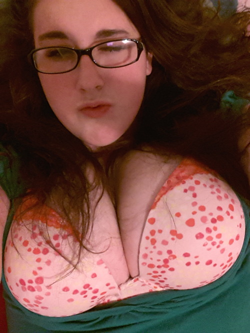 cherie-darlingg:  I’m such a slut sometimes❤