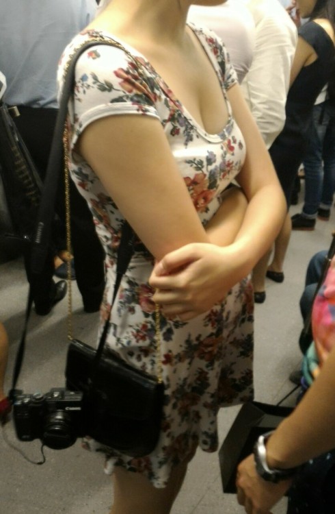 clm4w37:  SG girl cleavage. Re-blog if you like her small boobs.