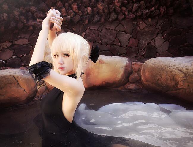 boomjoy:  Fate Stay Night Saber CosplaySource: Fate Stay NightCharacter: SaberCostume