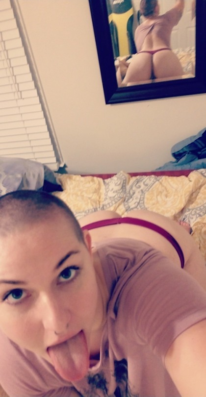 babewithabooty: Can’t seem to keep my tongue in my mouth  