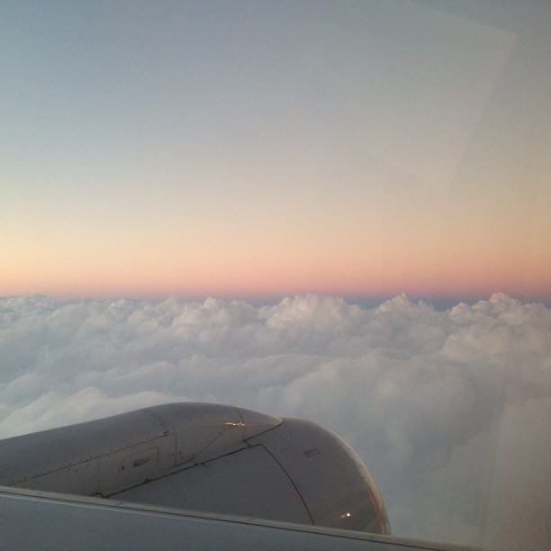 Perfect sunset while flying right above the clouds ðŸ’ºâœˆâœŒ#california