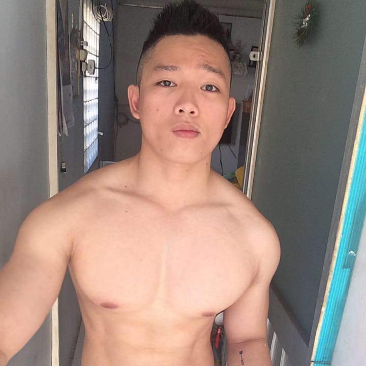 saigonboys:  Lương Tấn Phong - em bot gym mông 95cm body săn chắc, nói chuyện