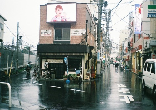 mitsutakatajiri: 東京スナップ Contax T2+AGFA vistaplus