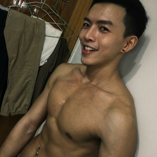 wumas123: joseph-chen1019: jiahauguy: 好優 真的很優 優菜 好胸(兇)，小屁屁讚