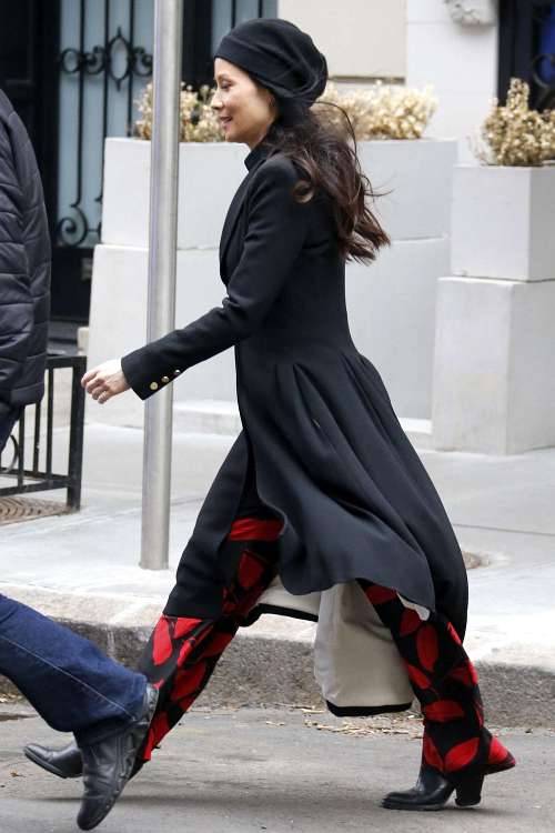 elementarystan:  Lucy Liu rides a scooter on the Upper East Side, New York City (Apr 7)